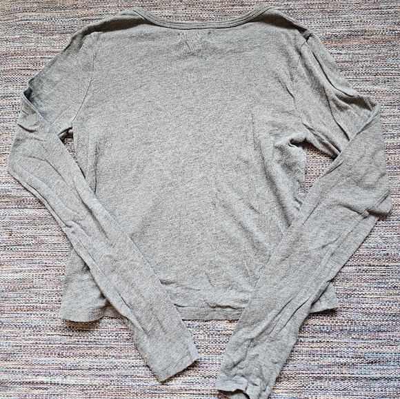 TNA Grey Shirt - Picture 3 of 3